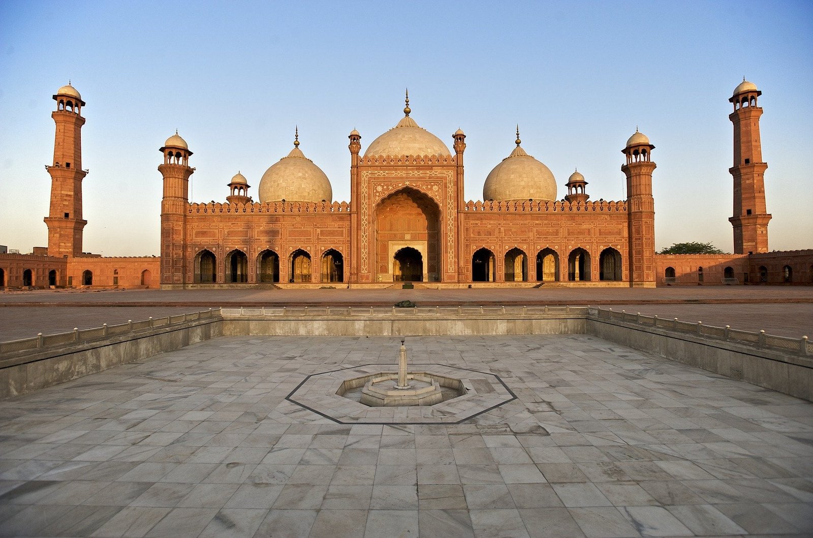 badshahi mosque lahore