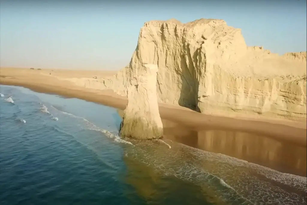 buji koh sapat beach, places to visit in balochistan