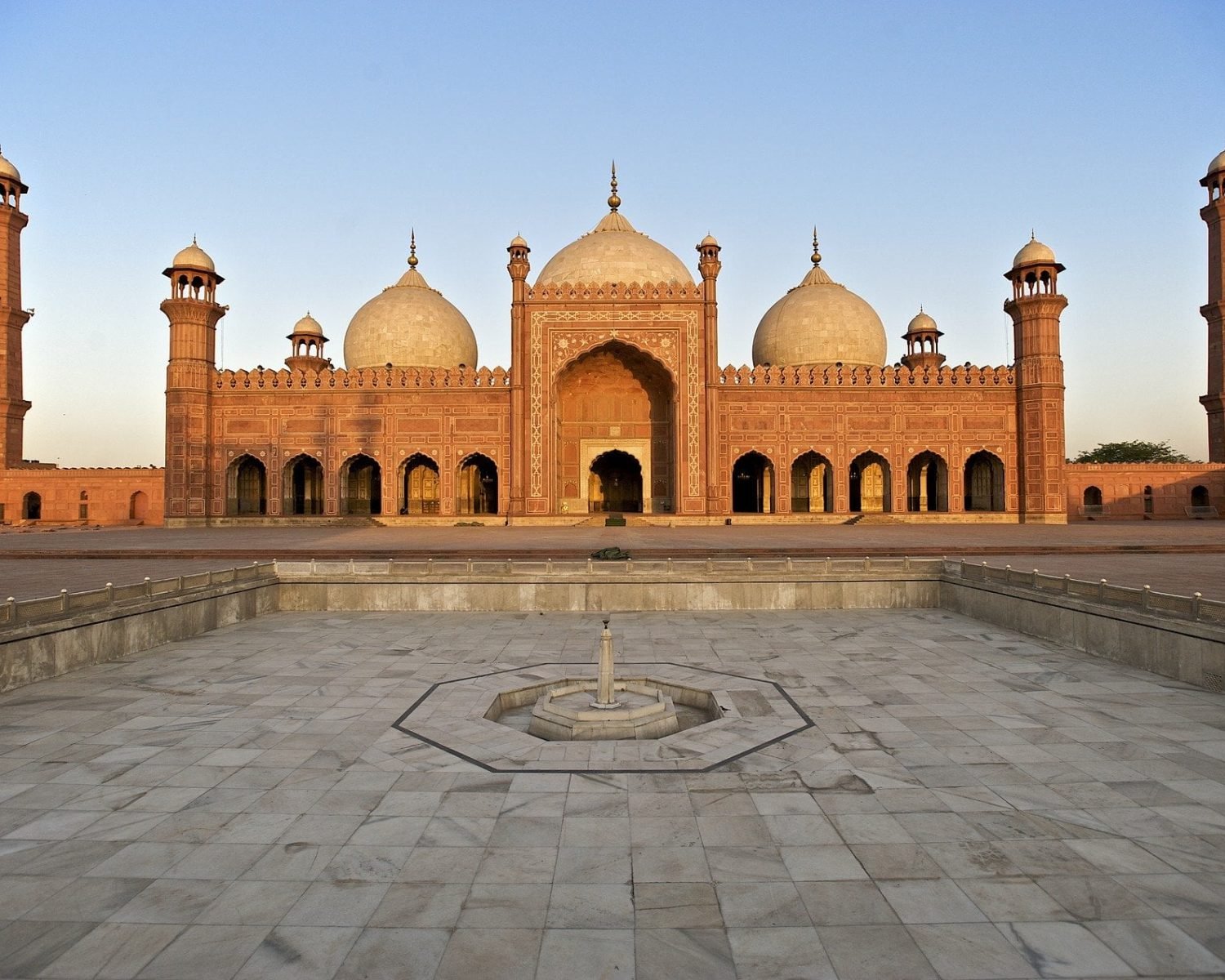 badshahi mosque lahore